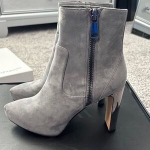 EUC WHBM Smoked Pearl Suede Ankle Booties Size 6